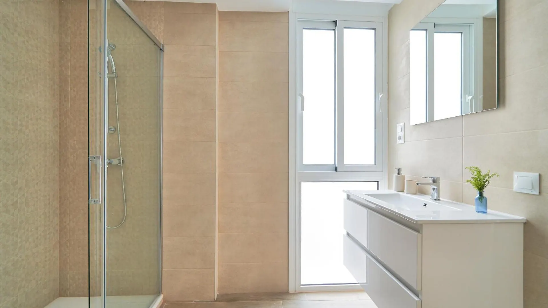 Apartamento En Primera Linea De Playa En La Malagueta Málaga